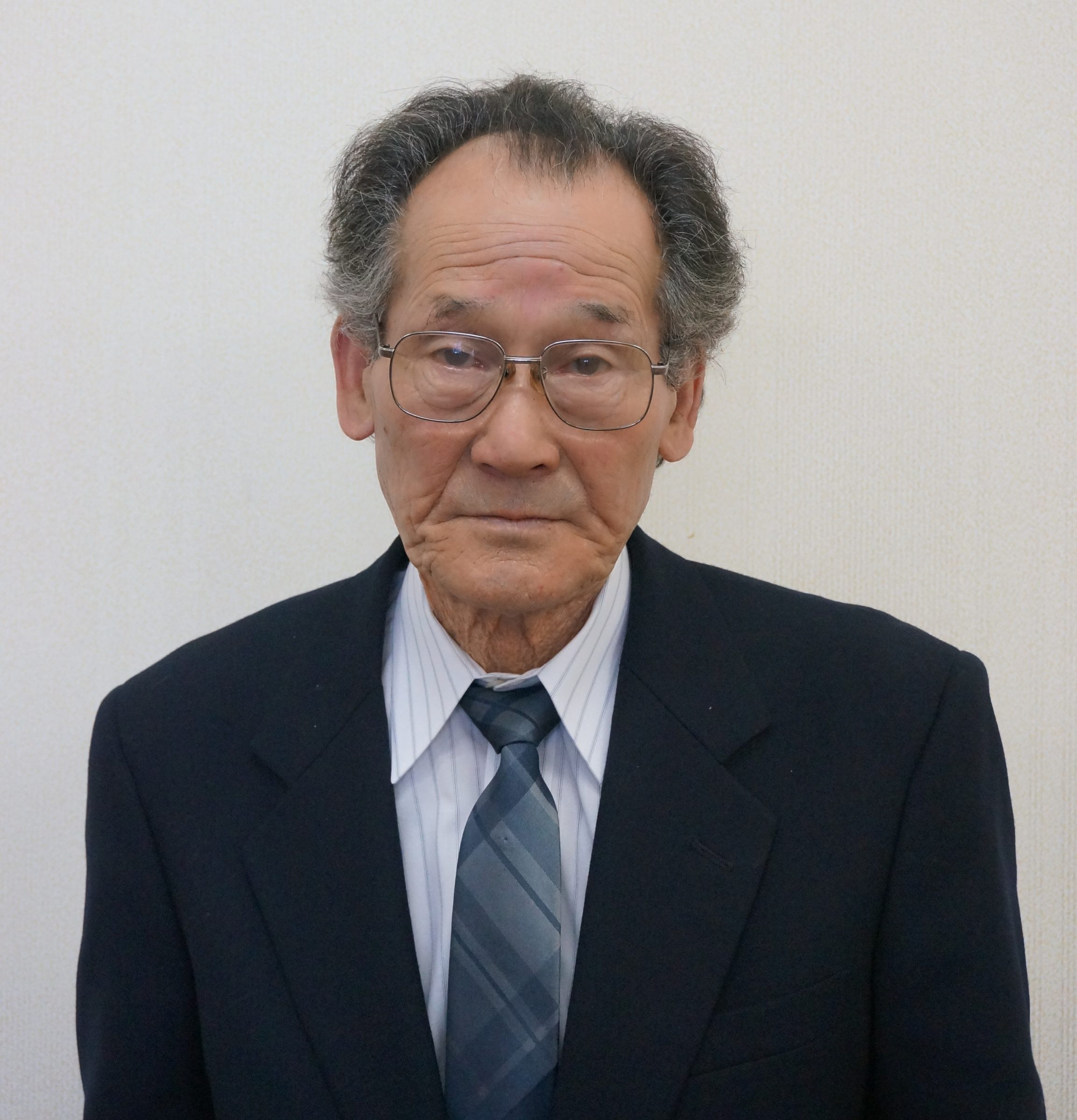 奥 高平
